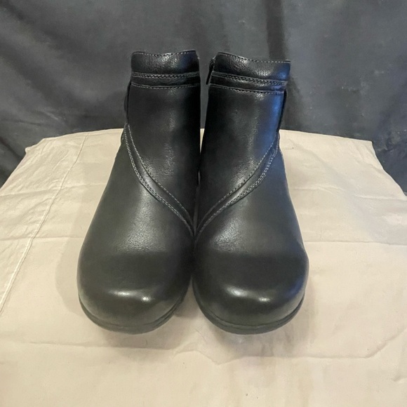 Clarks Black Ankle Booties NWT Size 12W - Picture 4 of 6